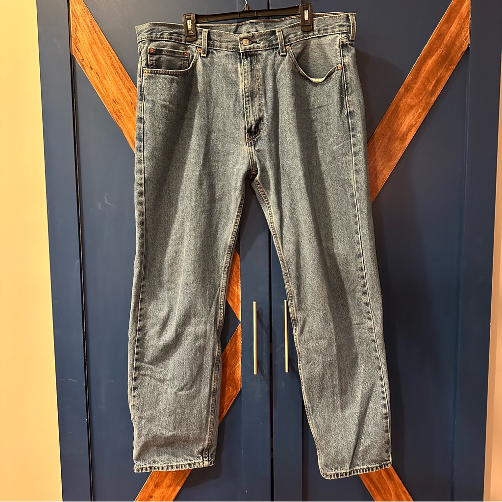 Men’s Levi Strauss 505 Jeans. 40x32. Stonewashed Blue. Great Condition.